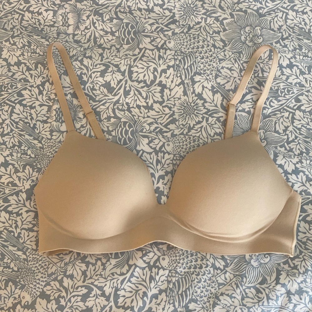 Victorias secrets wireless push up bra 34C